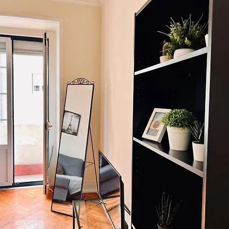 Charming 3 Bedrooms Apartment, Cool Neighbourhood Lisbona