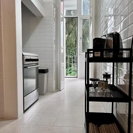 Charming 3 Bedrooms Apartment, Cool Neighbourhood Appartamento