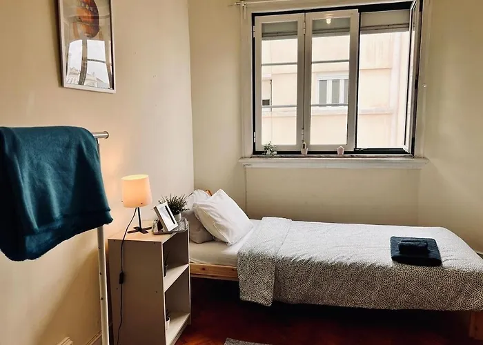 Apartament Charming 3 Bedrooms Apartment, Cool Neighbourhood Lizbona