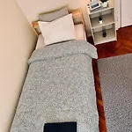 Charming 3 Bedrooms Apartment, Cool Neighbourhood *
