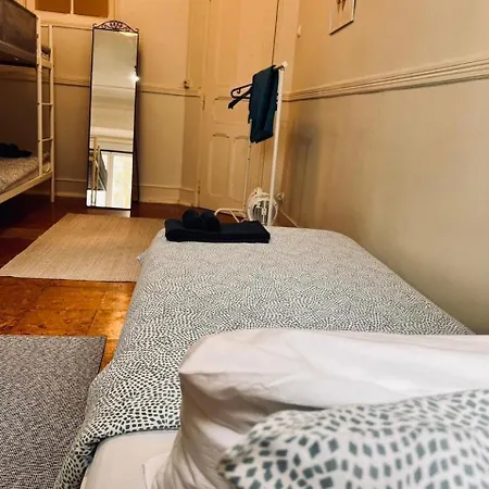 Charming 3 Bedrooms Apartment, Cool Neighbourhood