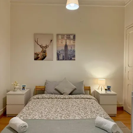 Charming 3 Bedrooms Apartment, Cool Neighbourhood * Lisbon