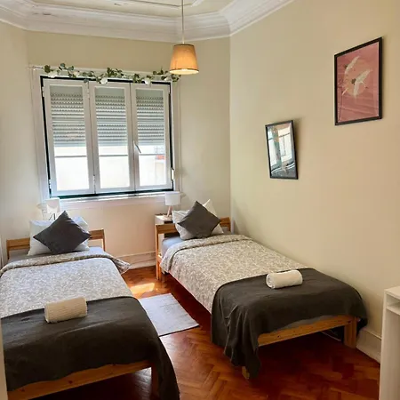 Charming 3 Bedrooms Apartment, Cool Neighbourhood Lägenhet