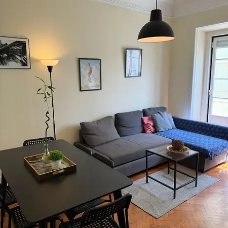 Apartment Charming 3 Bedrooms Apartment, Cool Neighbourhood *
