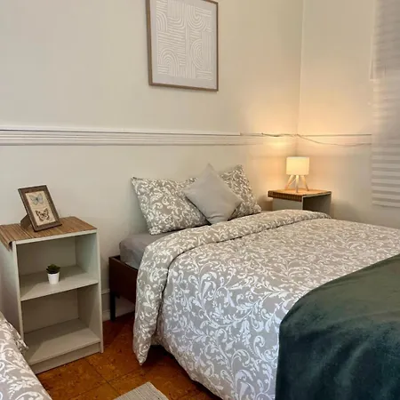 Charming 3 Bedrooms Apartment, Cool Neighbourhood Lägenhet