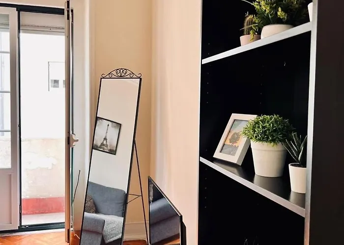 Charming 3 Bedrooms Apartment, Cool Neighbourhood ליסבון