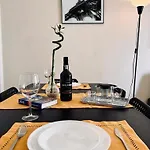 דירה Charming 3 Bedrooms Apartment, Cool Neighbourhood *