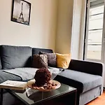 Charming 3 Bedrooms Apartment, Cool Neighbourhood דירה