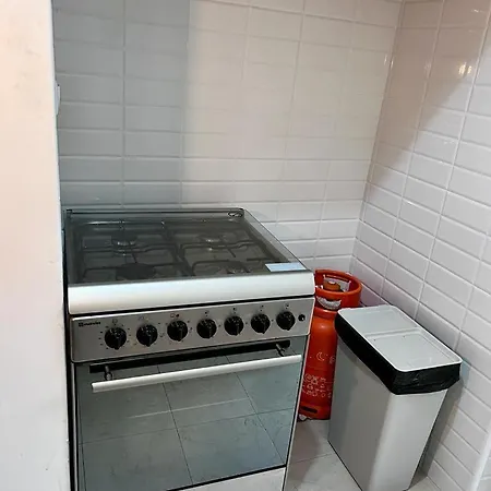 Charming 3 Bedrooms Apartment, Cool Neighbourhood Apartman